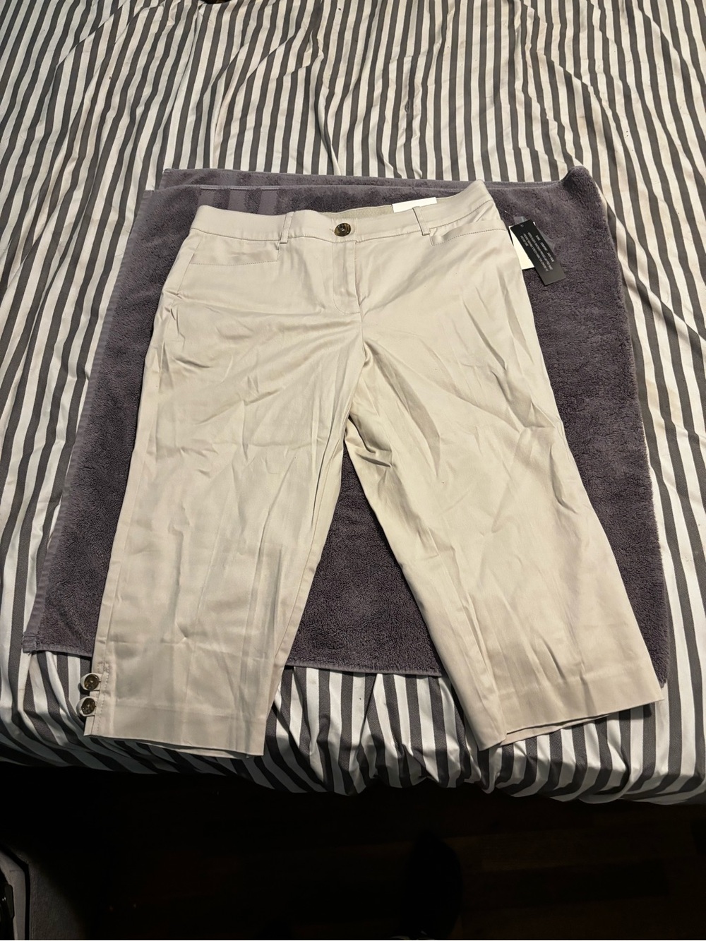 New Wit Tags Women's size 12 Cream Mid-Length Dress Shorts